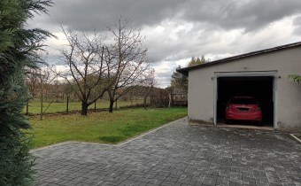 -pomieszczenie gospodarcze z garażem