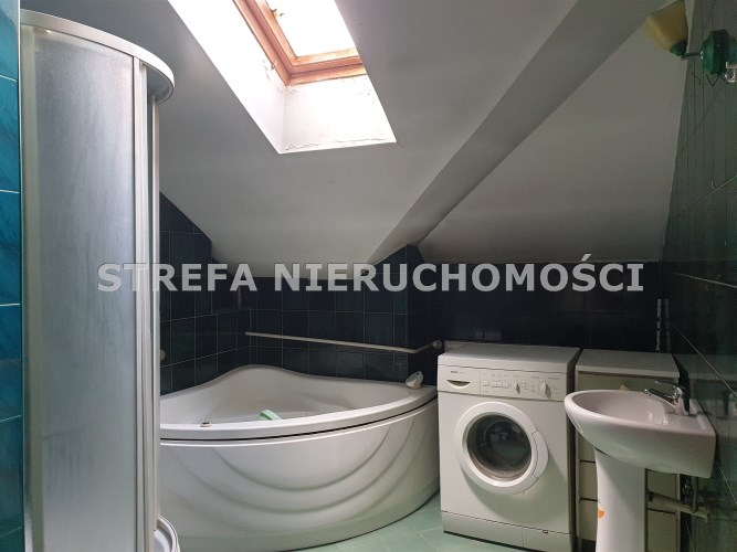 - łazienka na górze
