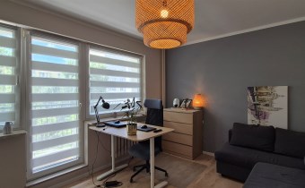 -pokój I z wyjściem na balkon