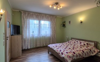 -sypialnia III z garderobą i łazienką