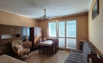 -pokój z wyjściem na balkon