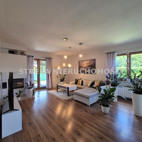 -salon z wyjściem na ogórd