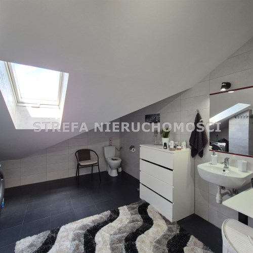 -łazienka z wc na poodaszu