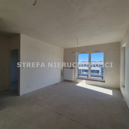 -salon z aneksem kuchennym i wyjściem na taras