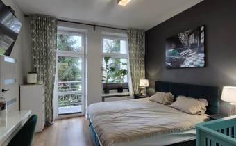 -pokój III z wyjściem na balkon