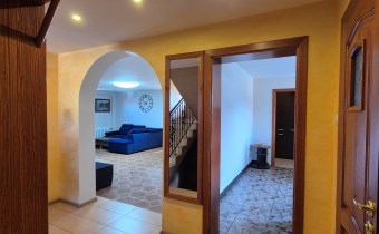 -parter: hall