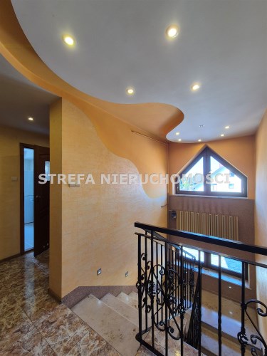 -piętro: hall