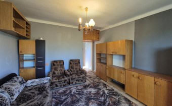 -pokój z wyjściem na balkon